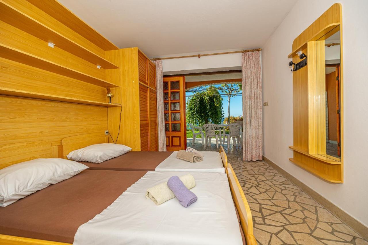 Apartments Francoise Crikvenica Zewnętrze zdjęcie